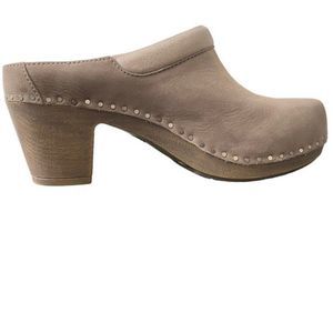 Dansko New Women's Sammy Clogs Taupe Nubuck size 38